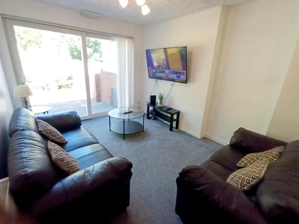 Cozy 4 Bedroom House In Smethwick With 4 Bathrooms Perfect For Contractors And Families Birmingham Eksteriør bilde
