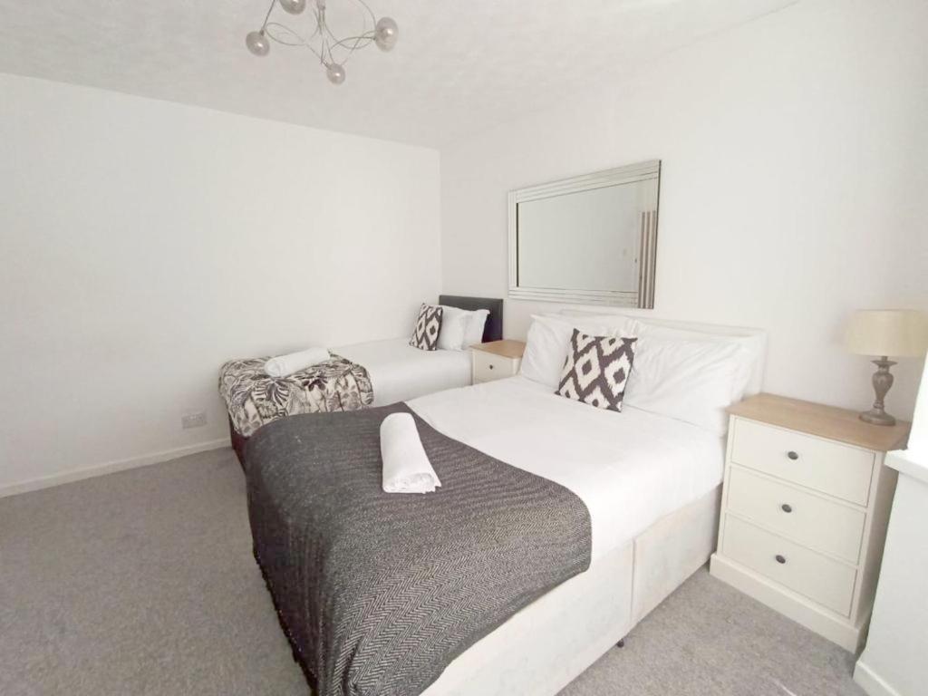 Cozy 4 Bedroom House In Smethwick With 4 Bathrooms Perfect For Contractors And Families Birmingham Eksteriør bilde