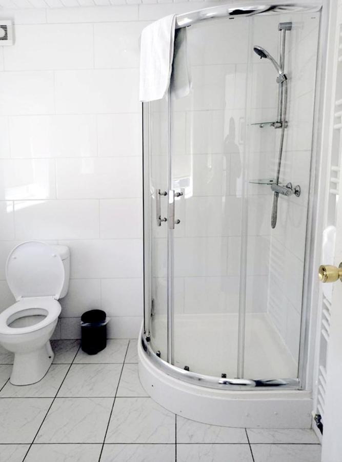 Cozy 4 Bedroom House In Smethwick With 4 Bathrooms Perfect For Contractors And Families Birmingham Eksteriør bilde