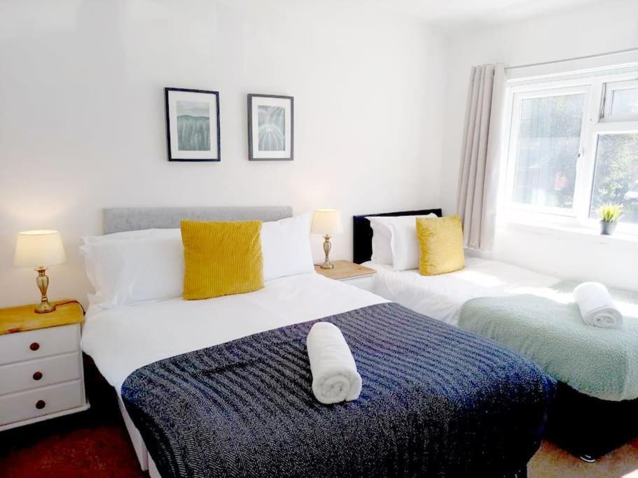 Cozy 4 Bedroom House In Smethwick With 4 Bathrooms Perfect For Contractors And Families Birmingham Eksteriør bilde